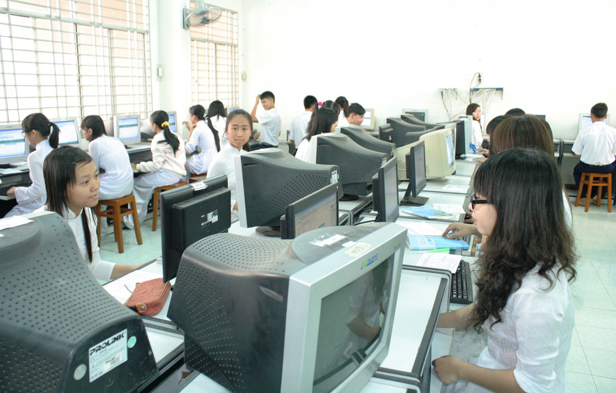 Trước đổi mới thi cử và triển khai Chương trình GDPT mới, ngành Giáo dục TP Cần Thơ đang tập trung đổi mới kiểm tra, đánh giá theo hướng tăng cường ứng dụng CNTT. Ảnh: Q. Ngữ