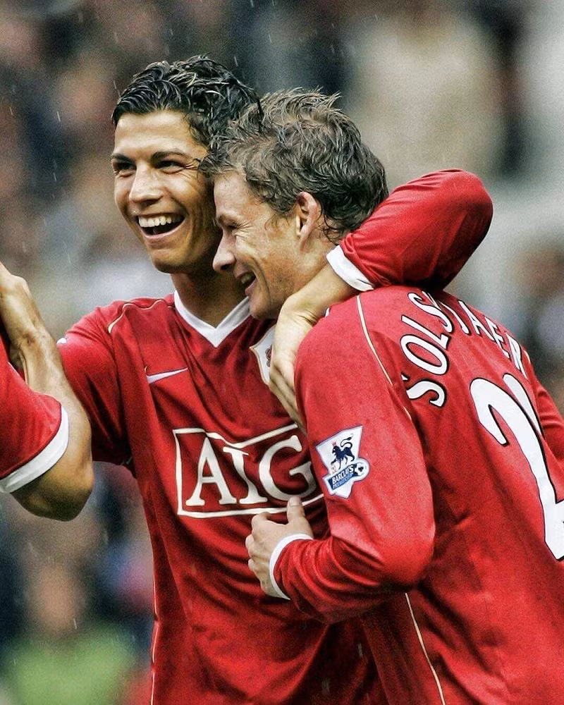 Ronaldo và Solskjær khi còn là cầu thủ thi đấu cho Man Utd.