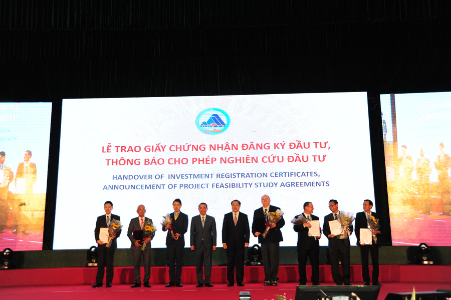 Đà Nẵng trao giấy chứng nhận đầu tư cho 8 dự án với tổng giá trị gần 500 triệu USD