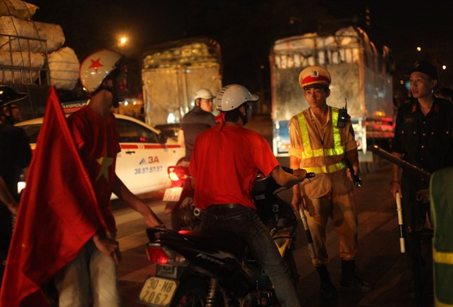 Tổ 141 trắng đêm chống đua xe sau chiến thắng của U19 VN