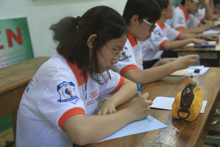 Học sinh chuẩn bị làm bài thi