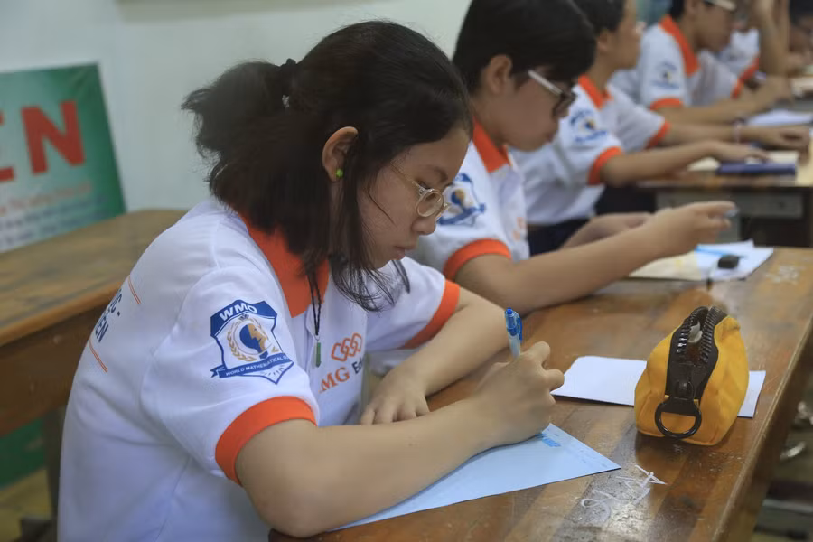 Học sinh chuẩn bị làm bài thi