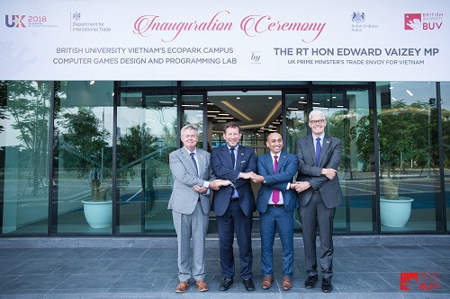 Các đại biểu tham dự lễ khánh thành tại khuôn viên BUV Ecopak Các đại biểu tham dự lễ khánh thành tại khuôn viên BUV Ecopak