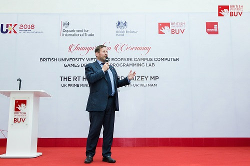 Ngài Edward Vaizey phát biểu tại buổi lễ Ngài Edward Vaizey phát biểu tại buổi lễ