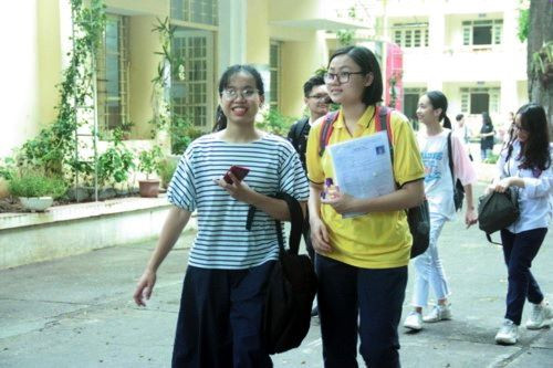 Cũng không ít thí sinh chia sẻ đã nhận được học bổng du học. Việc đỗ ĐH trước kỳ thi khiến thí sinh đến trường thi với tâm trạng thoải mái. Cũng không ít thí sinh chia sẻ đã nhận được học bổng du học. Việc đỗ ĐH trước kỳ thi khiến thí sinh đến trường thi với tâm trạng thoải mái.