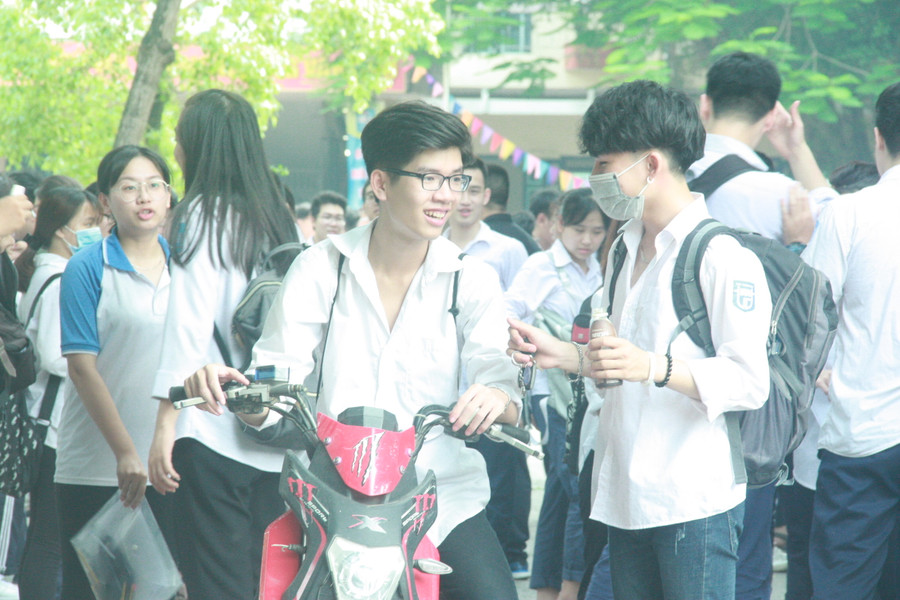 Gương mặt thí sinh tươi vui, không nhiều lo lắng trước buổi thi.