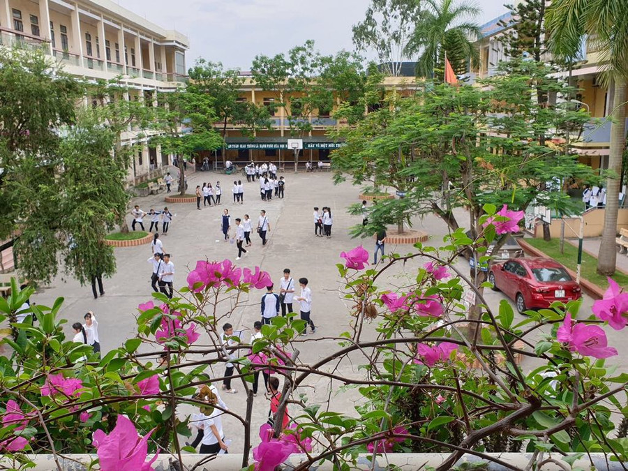 Một khung hình đẹp được giảng viên ghi lại tại điểm thi