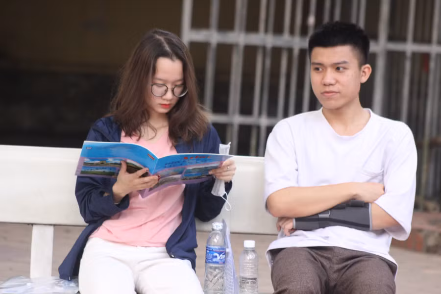 Tranh thủ lướt qua lại kiến thức