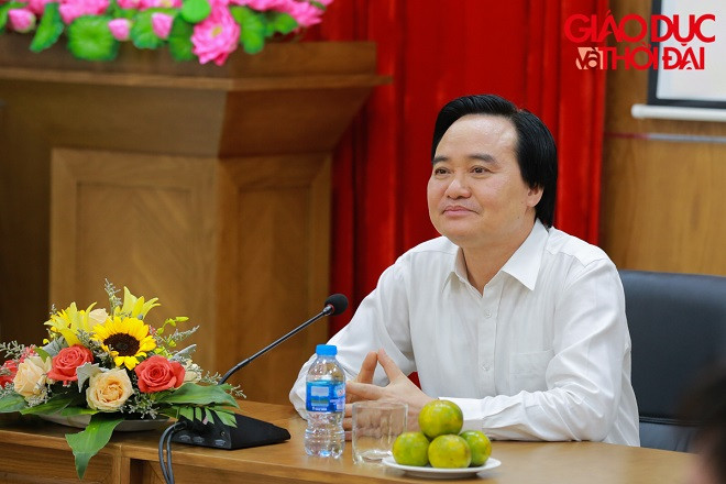 Bộ trưởng yêu cầu Báo tiếp tục kiện toàn đội ngũ; quan tâm đến môi trường, điều kiện làm việc cho cán bộ, phóng viên, biên tập viên.