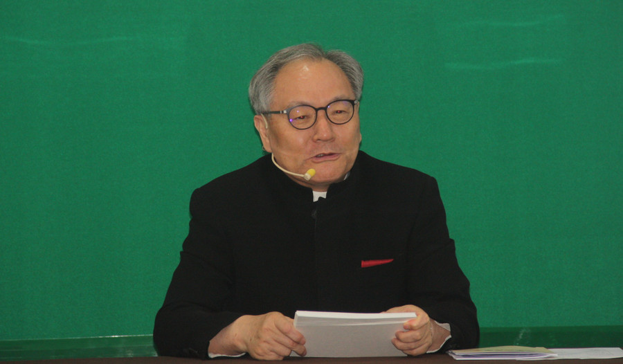 Giáo sư Kim Sung Kyun - tác giả Chương trình giáo dục đem lại niềm vui và hiểu biết âm nhạc cho hàng trăm nghìn trẻ em Hàn Quốc trong hơn 30 năm qua. Giáo sư Kim Sung Kyun - tác giả Chương trình giáo dục đem lại niềm vui và hiểu biết âm nhạc cho hàng trăm nghìn trẻ em Hàn Quốc trong hơn 30 năm qua.