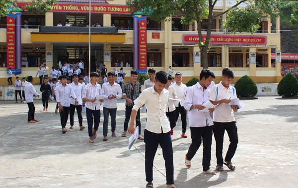 Thí sinh ở Lào Cai bước vào môn thi cuối cùng. Thí sinh ở Lào Cai bước vào môn thi cuối cùng.