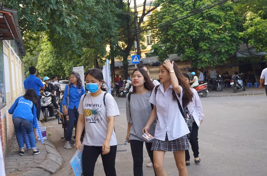 Vui vẻ chuẩn bị thi môn tổ hợp KHXH