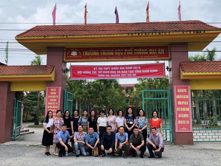 ... với tinh thần "Mỗi giảng viên của Trường ĐH Kinh tế quốc dân là một đại sứ của nhà trường tại địa phương