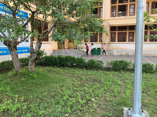 Lác đác thí sinh từ khu KTX lên phòng thi Lác đác thí sinh từ khu KTX lên phòng thi