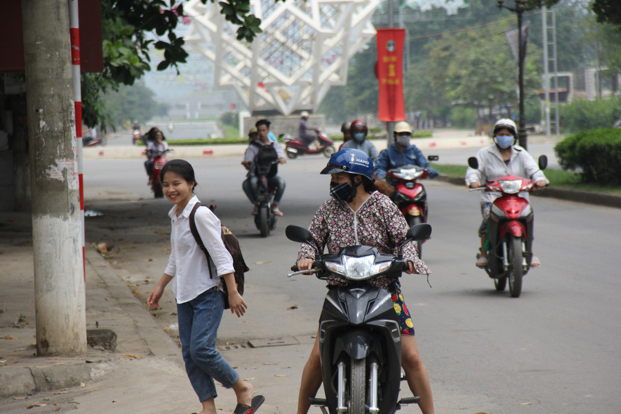 Thí sinh tỏ ra thoải mái khi đến điểm thi. Thí sinh tỏ ra thoải mái khi đến điểm thi.