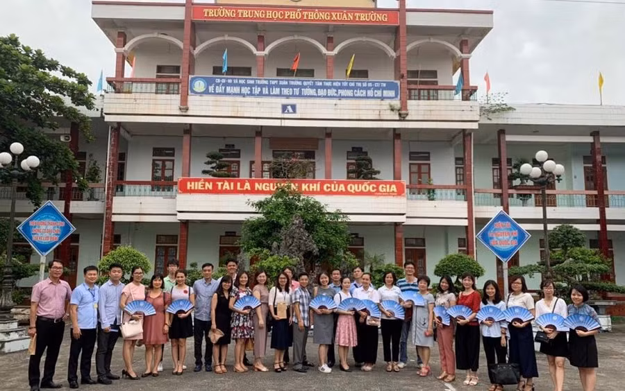 Các cán bộ, giáo viên làm nhiệm vụ thi tại Nam Định...