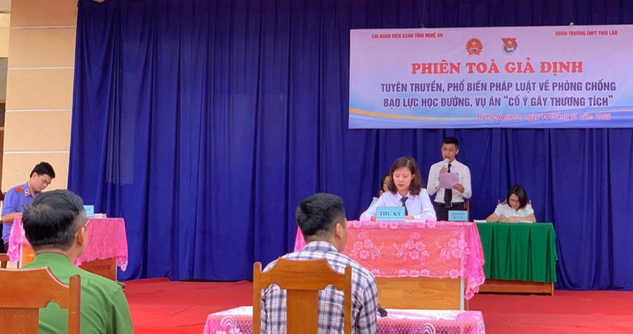 Phiên tòa giả định về phòng chống bạo lực học đường, cố ý gây thương tích do Viện Kiểm sát nhân dân tỉnh tổ chức tại Trường THPT Thái Lão (Hưng Nguyên). Phiên tòa giả định về phòng chống bạo lực học đường, cố ý gây thương tích do Viện Kiểm sát nhân dân tỉnh tổ chức tại Trường THPT Thái Lão (Hưng Nguyên).