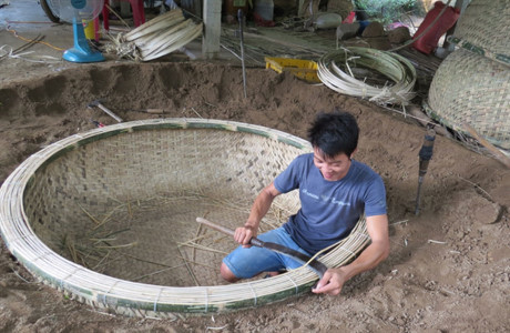 Độc đáo thúng chai trét… phân bò - Ảnh 3 Doc dao thung chai tret… phan bo - Anh 3