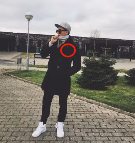 Hoang Thuy Linh va Vinh Thuy dang 