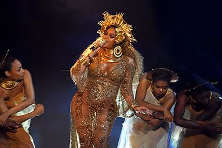 Beyoncé hủy diễn khiến fan thi nhau đòi trả lại tiền