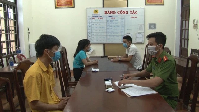 Hai đối tượng tại cơ quan Công an.