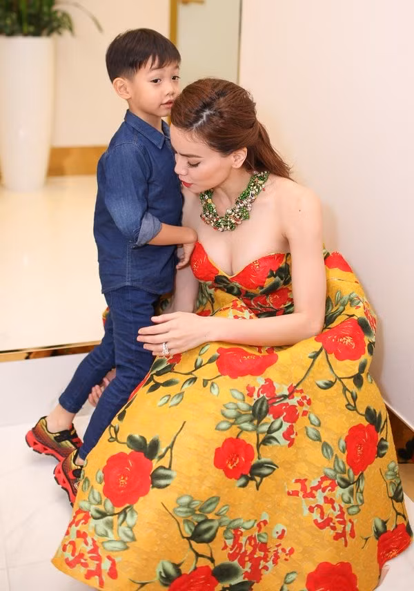 Những khoảnh khắc ngọt "đốn tim" của Hà Hồ và con trai cưng ảnh 15