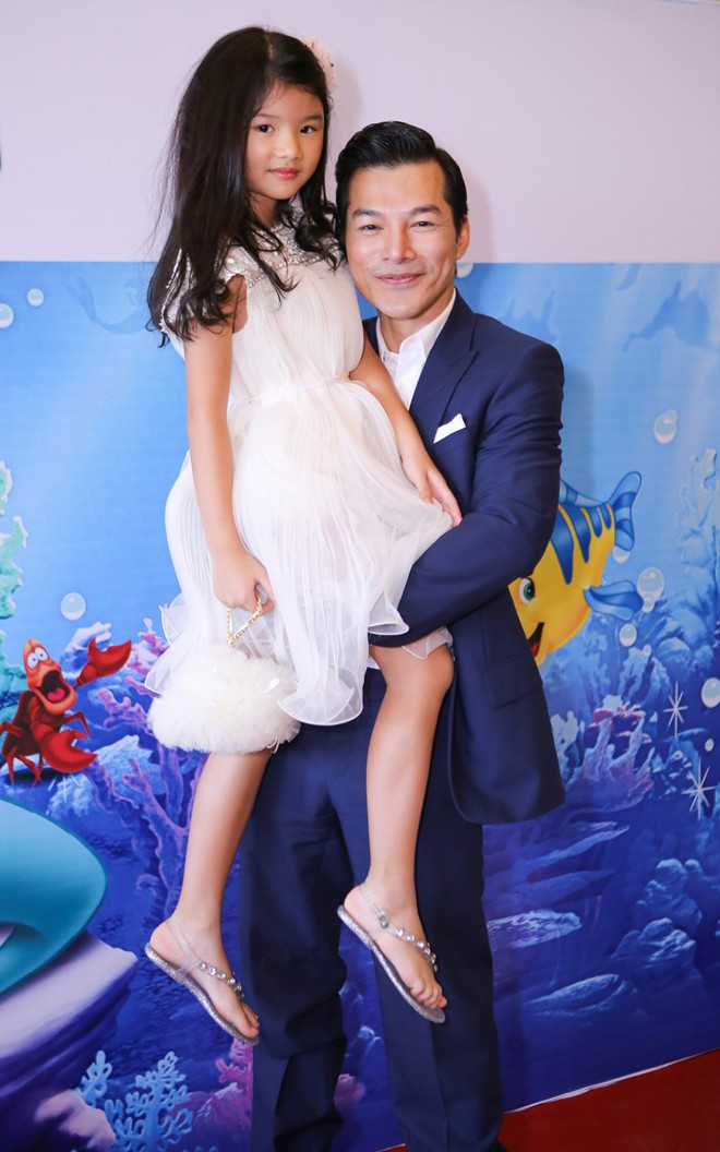 Trần Bảo Sơn đưa bé Bảo Tiên đi xem nhạc kịch