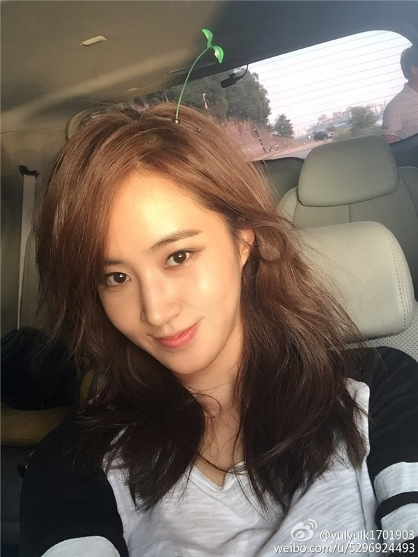 Sau thời gian “im hơi lặng tiếng”, Yuri (SNSD) cũng cập nhật tài khoản Weibo cá nhân với bức ảnh “tự sướng” cùng chiếc kẹp mầm xanh vô cùng đáng yêu. than tuong