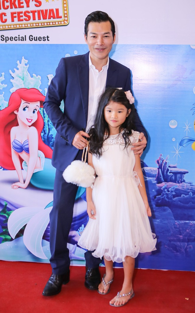 Trần Bảo Sơn đưa bé Bảo Tiên đi xem nhạc kịch