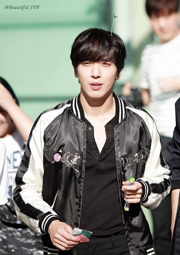 Yonghwa (CN Blue) cũng không thể bỏ qua trào lưu siêu hot này. than tuong