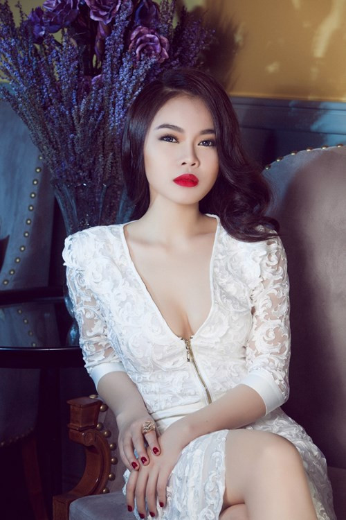 Giang Hồng Ngọc thích ở nhà nghe nhạc và xem phim hơn đi chơi. Giang Hồng Ngọc: