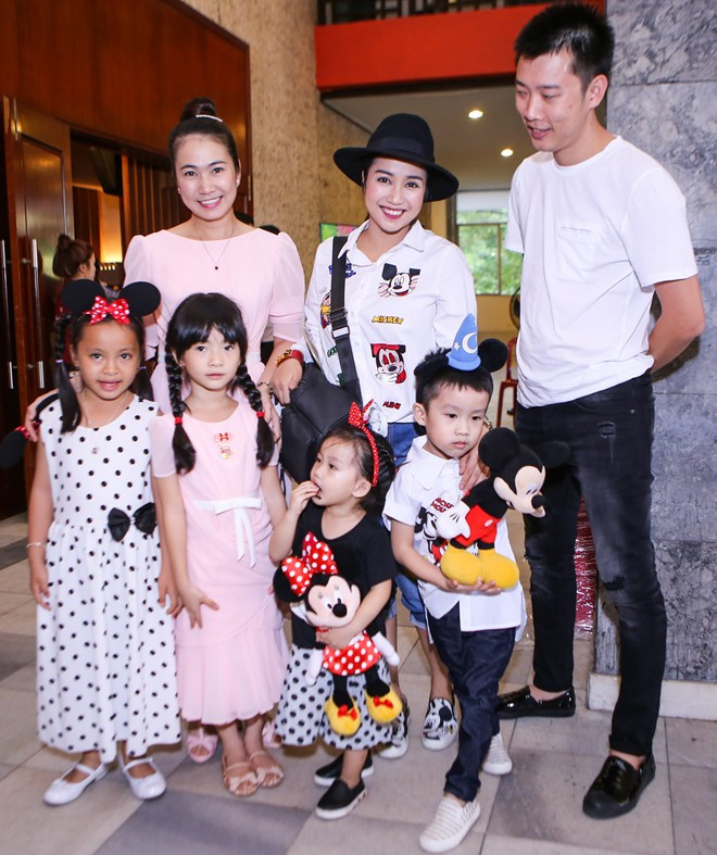 Trần Bảo Sơn đưa bé Bảo Tiên đi xem nhạc kịch