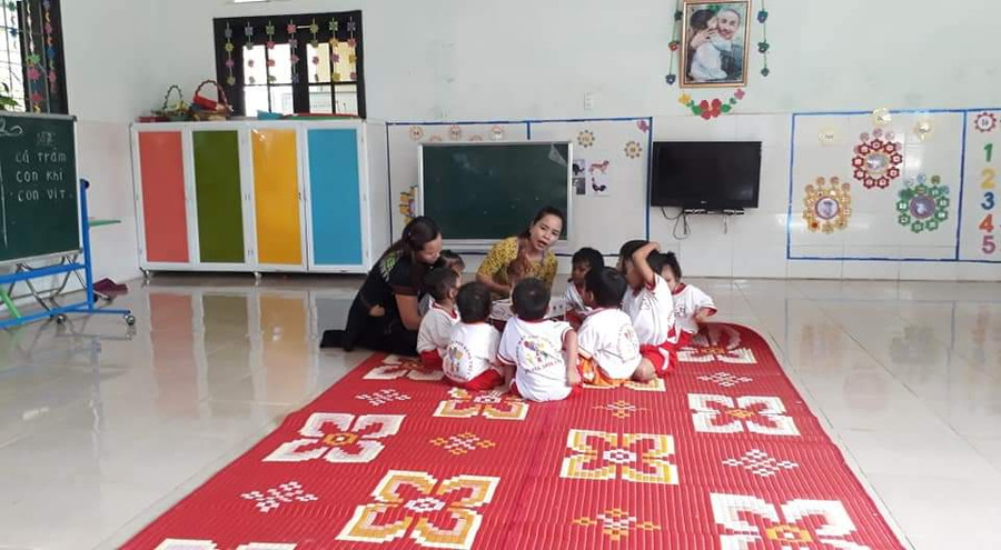 Trẻ Trường mầm non Hồng Thủy hiện đã được học trong cơ sở khang trang hơn xưa rất nhiều. Trẻ Trường mầm non Hồng Thủy hiện đã được học trong cơ sở khang trang hơn xưa rất nhiều.