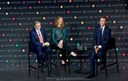 Gateses đã lên sân khấu với Tổng thống Pháp Emmanuel Macron trong một chiến dịch trong nhiều năm do Quỹ Bill &amp; Melinda Gates tổ chức nhằm đẩy nhanh tiến độ hướng tới các mục tiêu toàn cầu, vào ngày 26 tháng 9 năm 2018.
