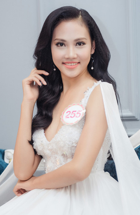 Thí sinh HHVN vẫn tươi tắn sau khi bị bóc miếng trám răng - Ảnh 1 Thi sinh HHVN van tuoi tan sau khi bi boc mieng tram rang - Anh 1