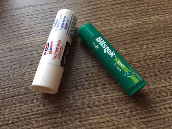 10 món đồ mọi quý cô nên có trong túi xách của mình ảnh 6