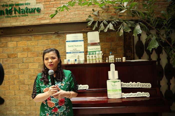 Bác sĩ Đỗ Thị Ngọc Diệp, cố vấn của thương hiệu Santé Nature chia sẻ tại lễ ra mắt