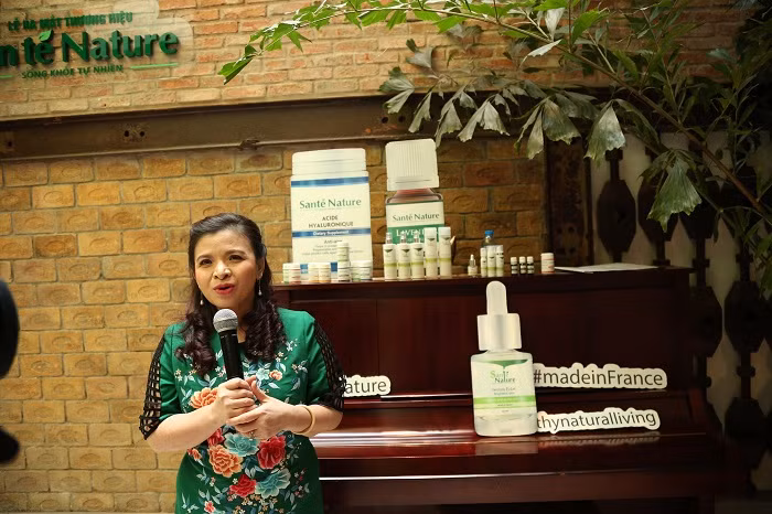 Bác sĩ Đỗ Thị Ngọc Diệp, cố vấn của thương hiệu Santé Nature chia sẻ tại lễ ra mắt