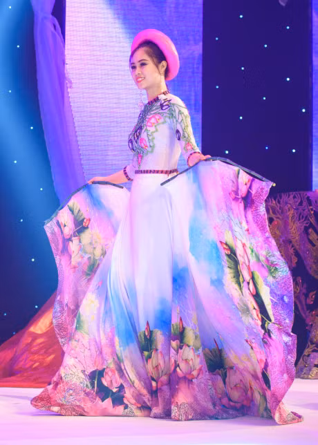 Dan mau Viet toa sang o be mac Le hoi Ao dai - Anh 5