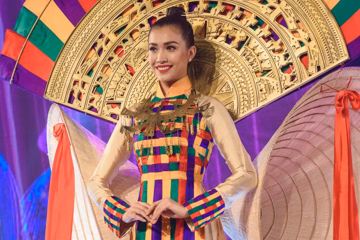 Dàn mẫu Việt tỏa sáng ở bế mạc Lễ hội Áo dài