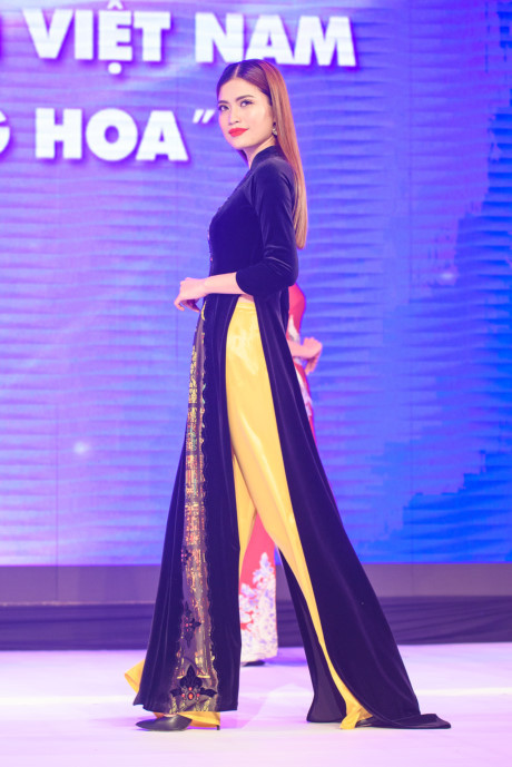 Dàn mẫu Việt tỏa sáng ở bế mạc Lễ hội Áo dài - Ảnh 6 Dan mau Viet toa sang o be mac Le hoi Ao dai - Anh 6