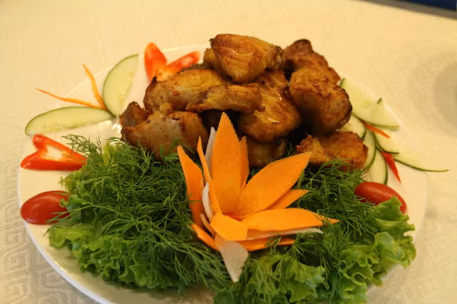 Món chả cá không khó làm nhưng đòi hỏi sự cầu kỳ và khéo léo.