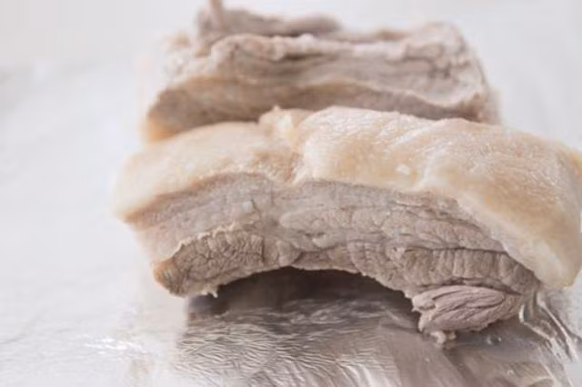 Cách luộc thịt heo ngon ngọt, đơn giản ảnh 1