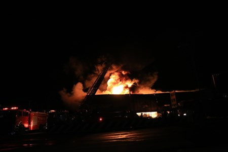 10 gio kinh hoang trong kho hang phat no o Binh Duong