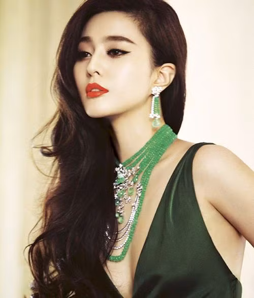 Kẻ mắt nước quyến rũ như Phạm Băng Băng đi chơi lễ - 4