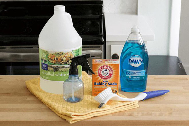 Làm sạch bếp từ chưa bao giờ nhanh gọn, tiện lợi đến thế với nguyên liệu có sẵn trong nhà bếp