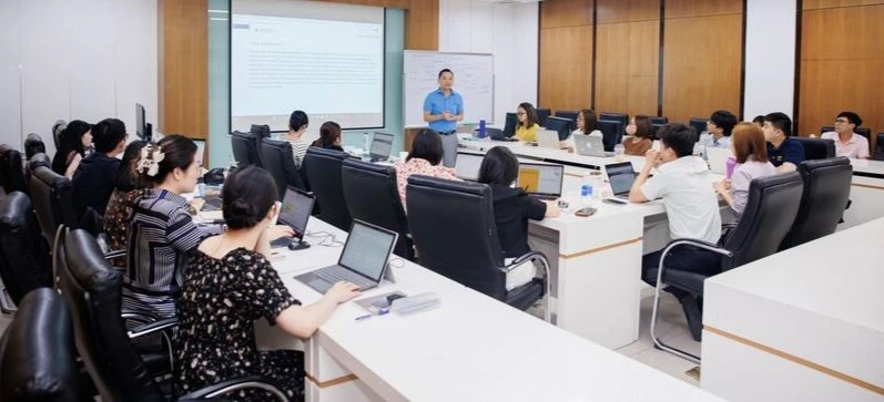 Chương trình tập huấn “Research Training Program 2023” nhằm nâng cao chất lượng công bố hàn lâm trên các tạp chí uy tín quốc tế của Đại học Kinh tế TPHCM. Ảnh: UEH