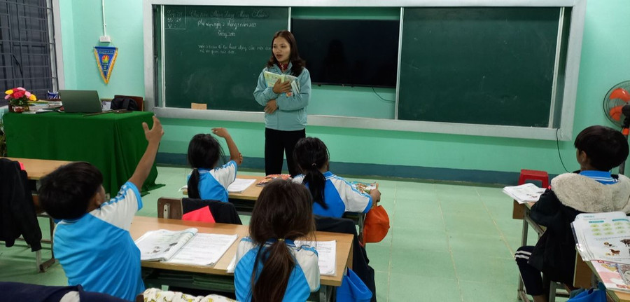 Một giờ học của cô trò Trường Phổ thông Dân tộc Bán trú Tiểu học – THCS Trà Nam.