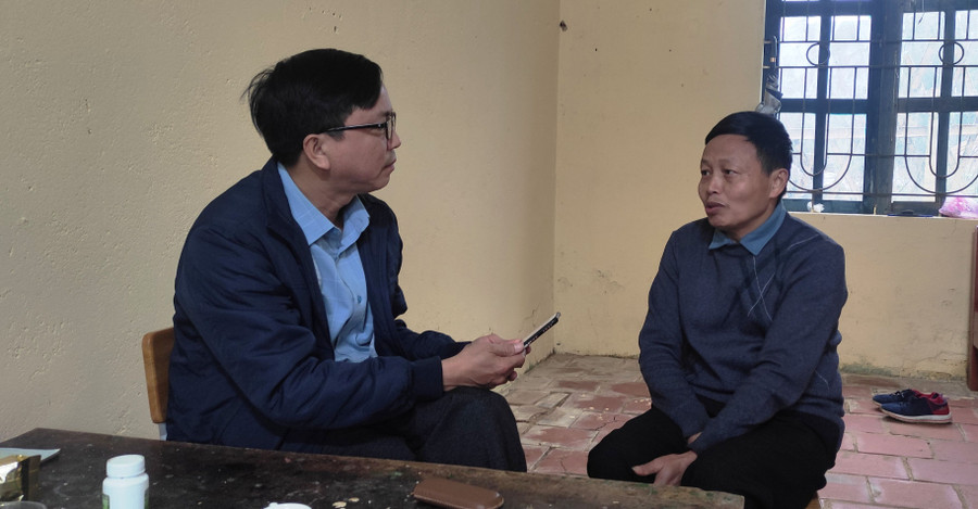 Thầy Lương Văn Xuân trò truyện với phóng viên Báo GD&TĐ. Thầy Lương Văn Xuân trò truyện với phóng viên Báo GD&TĐ.