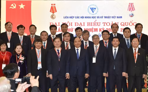 Thủ tướng và Ban Chấp hành mới của Liên hiệp các Hội Khoa học và Kỹ thuật Việt Nam.